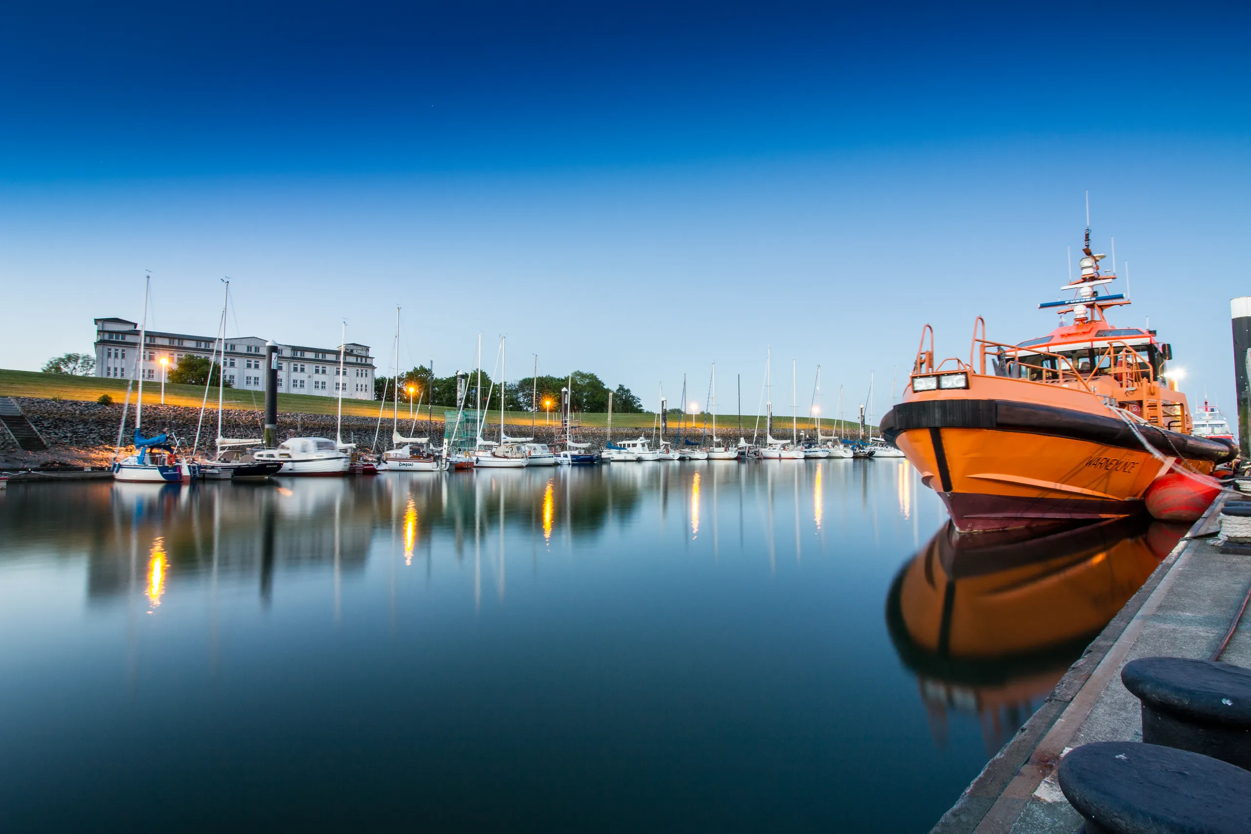Wilhelmshavener Hafen zur blauen Stunde – eigene Aufnahme von Stefan Peuckert